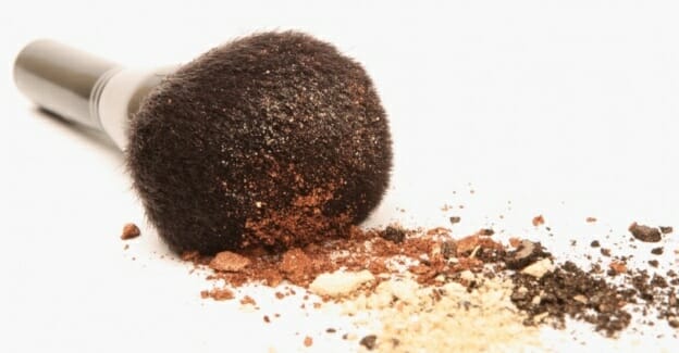 Mineral Make Up1 810x540