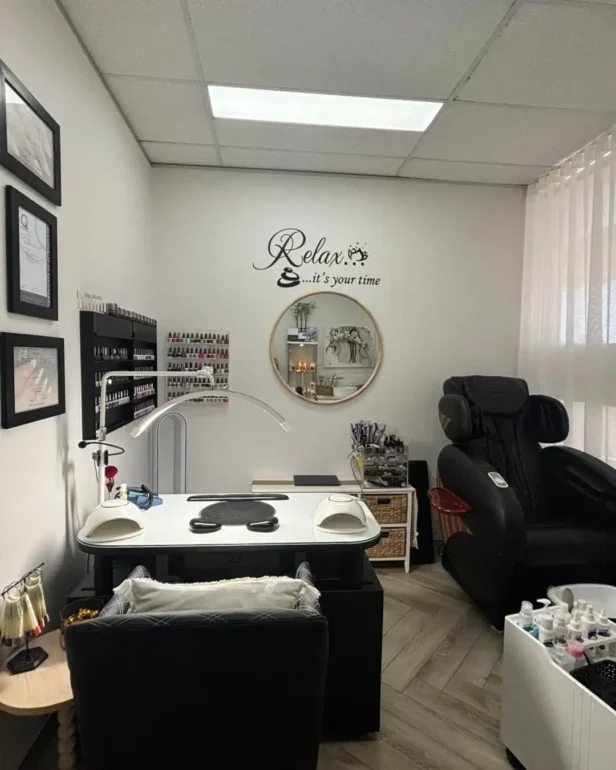 Mel C Nails Alumni From The French Beauty Academy